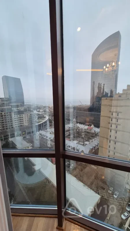 Kirayə verilir 4 otaqlı yeni tikili 200 m²