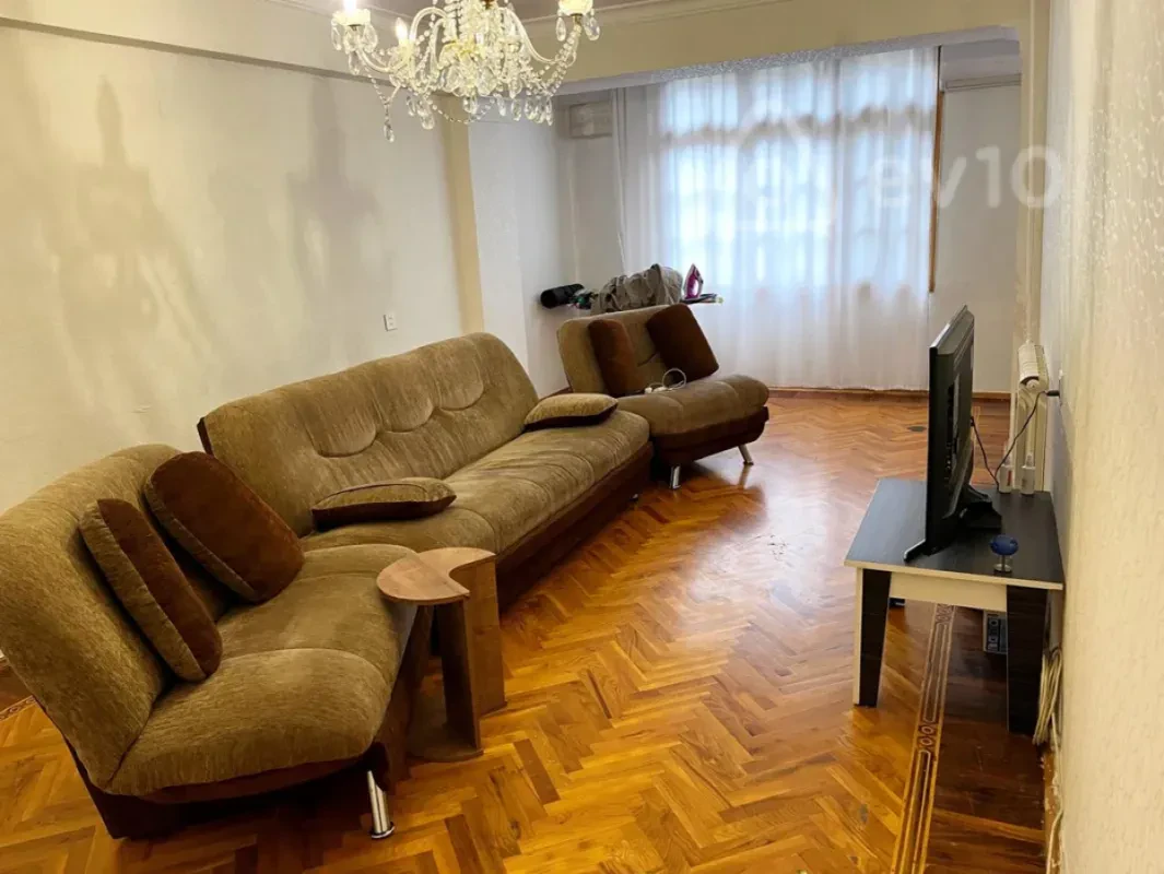 Kirayə verilir 2 otaqlı köhnə tikili 70 m²