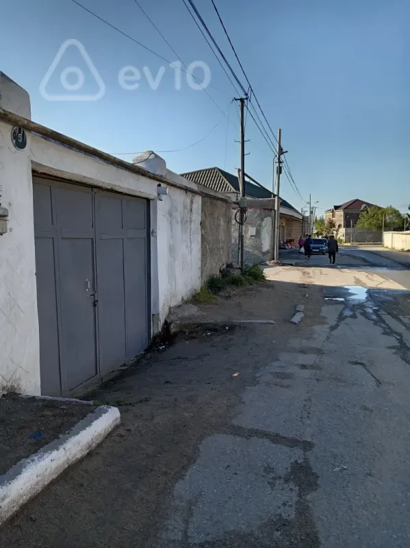 Satılır 4 otaqlı köhnə tikili 100 m²