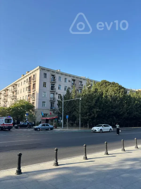 Satılır 3 otaqlı köhnə tikili 99 m²