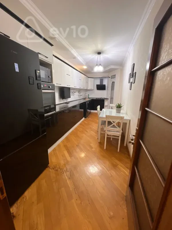 Satılır 3 otaqlı yeni tikili 135 m²