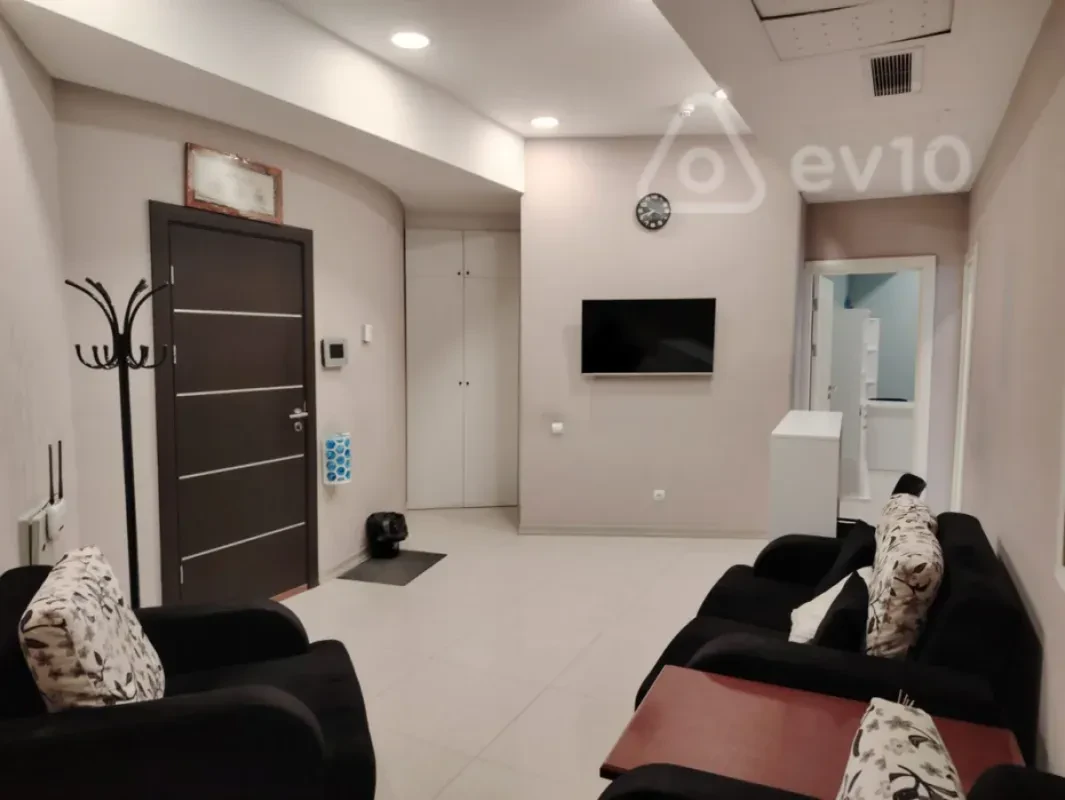 Kirayə verilir 2 otaqlı ofis 90 m²