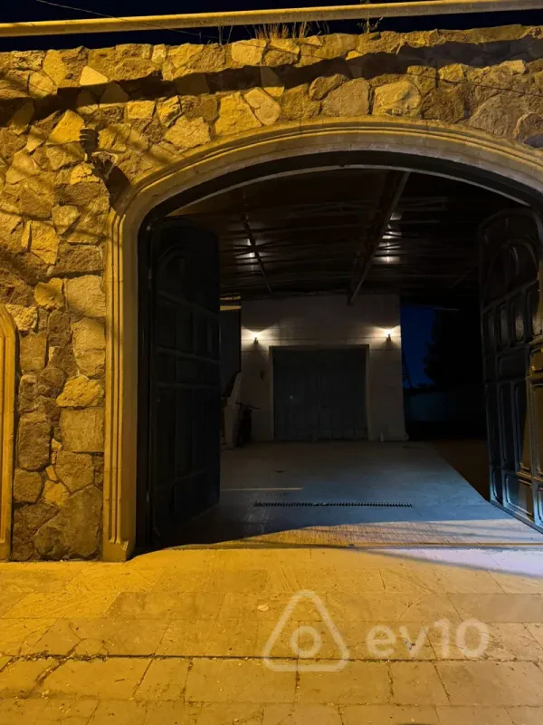 Kirayə verilir 7 otaqlı həyət evi 200 m²