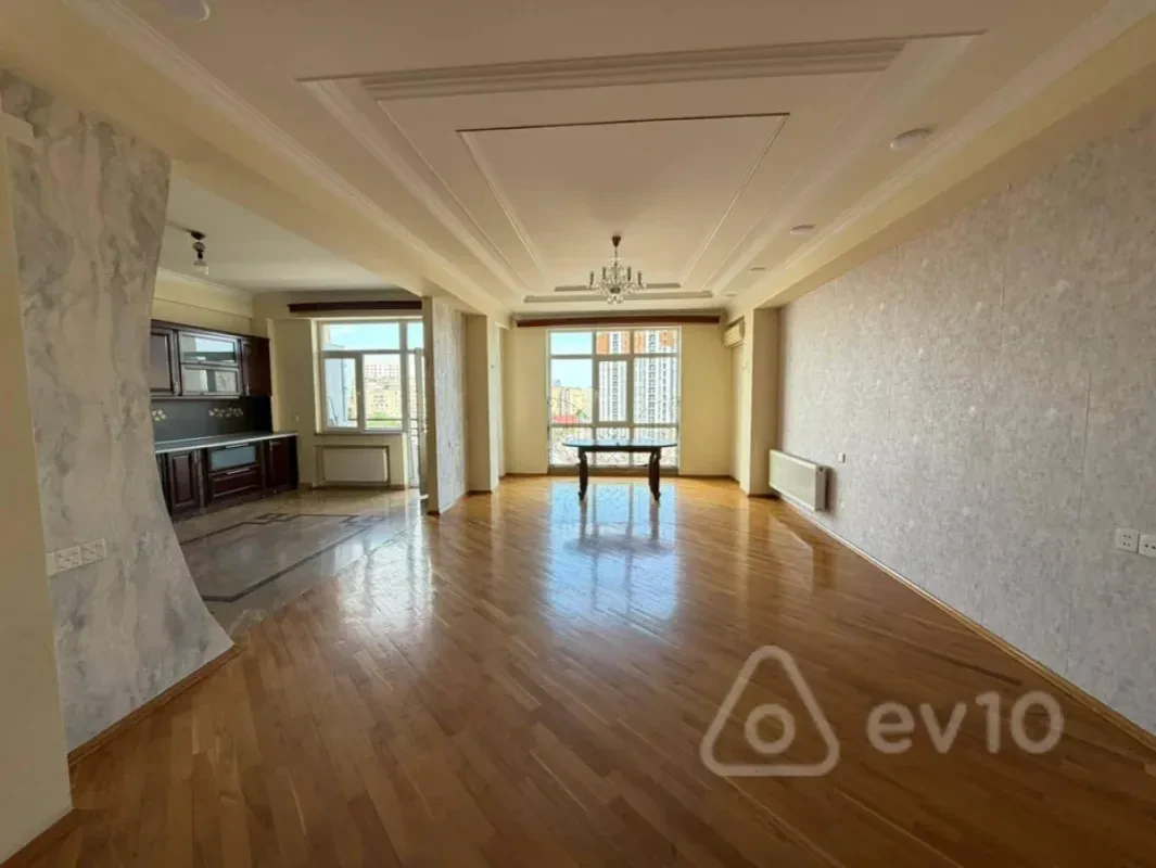 Kirayə verilir 3 otaqlı yeni tikili 140 m²