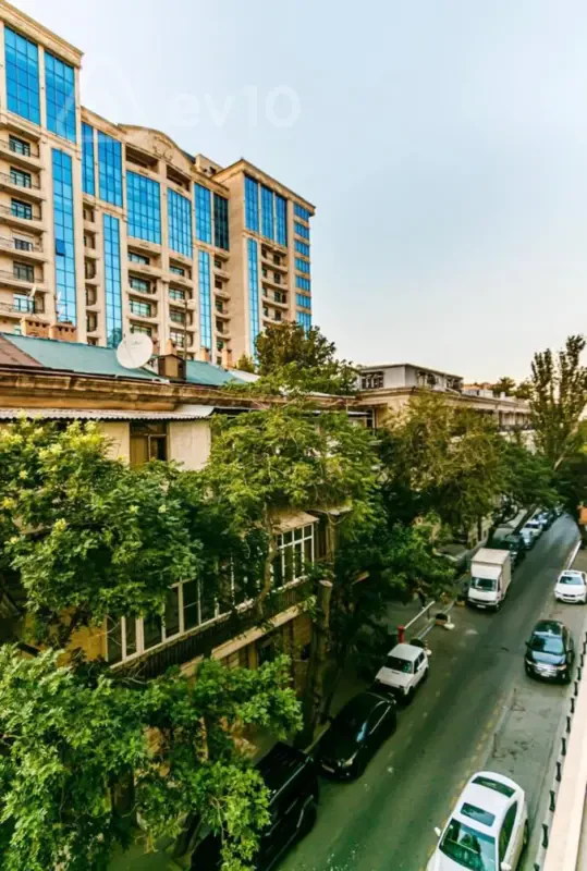 Kirayə verilir 3 otaqlı yeni tikili 156 m²