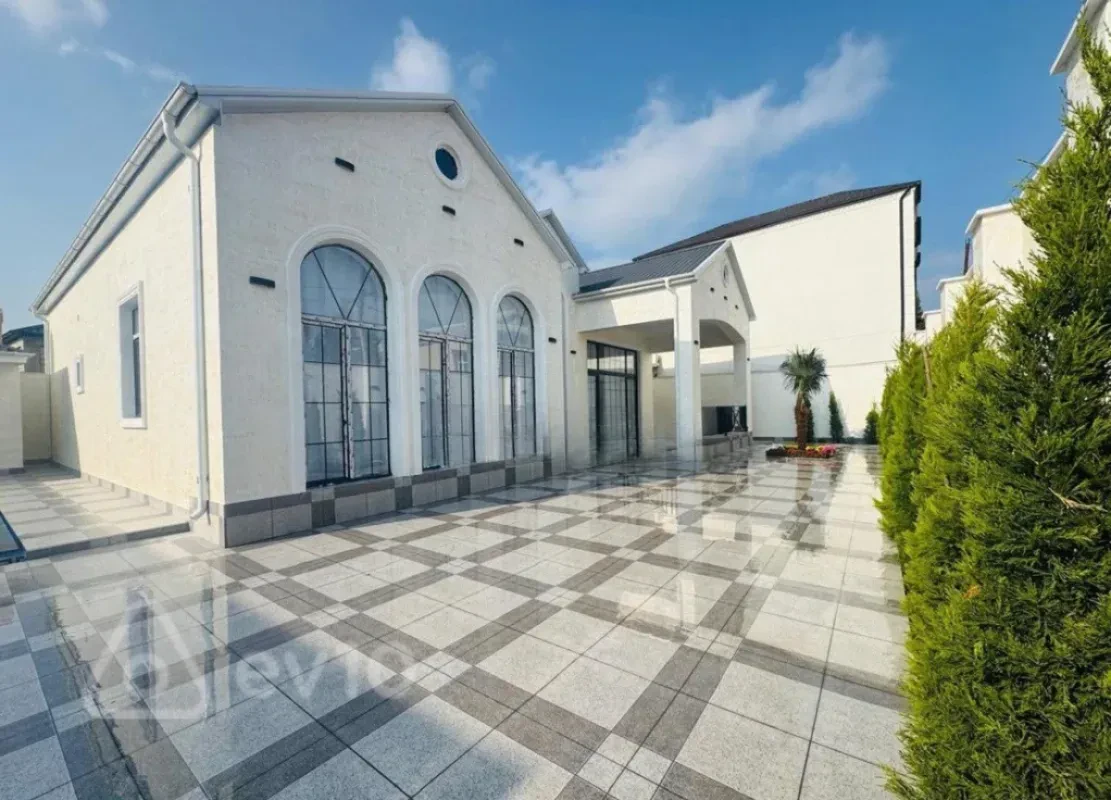 Satılır 4 otaqlı həyət evi 250 m²