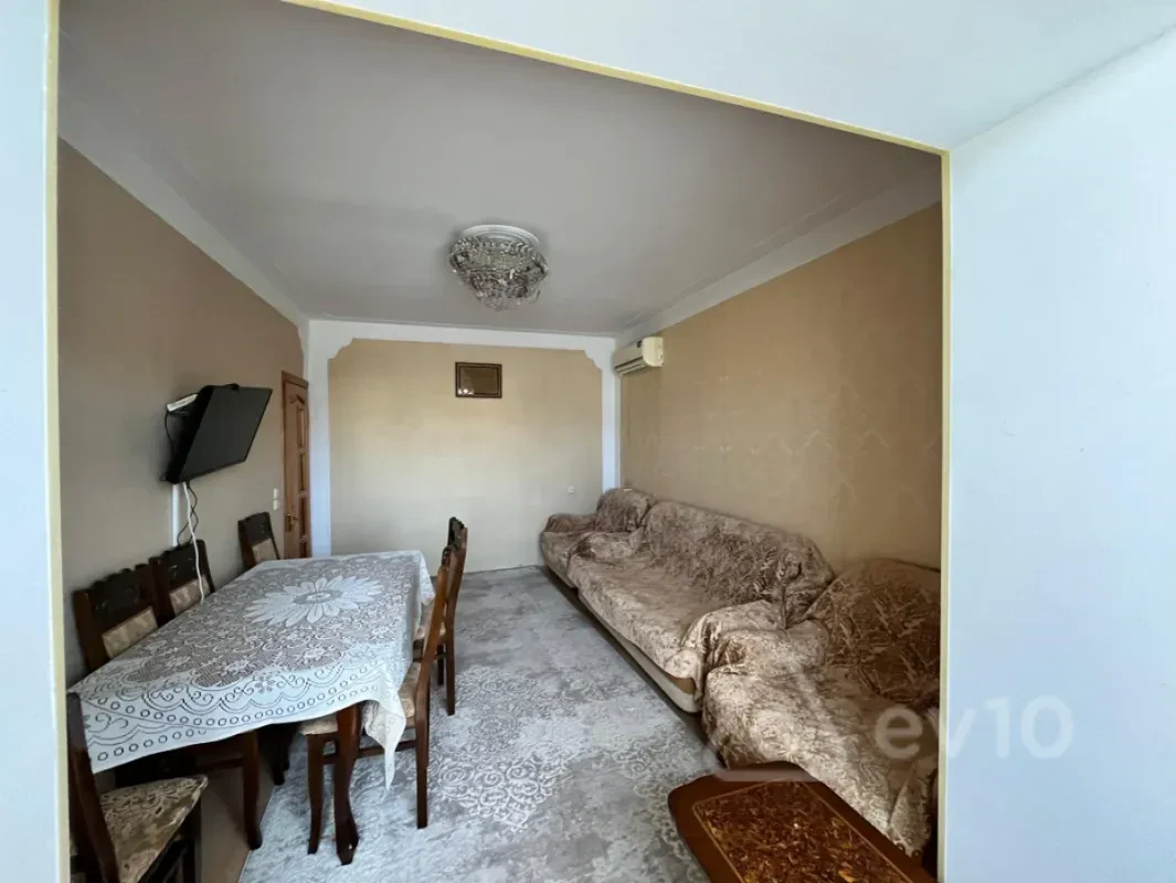 Kirayə verilir 2 otaqlı köhnə tikili 60 m²