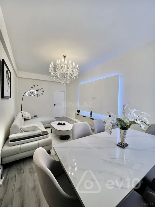 Kirayə verilir 2 otaqlı yeni tikili 80 m²