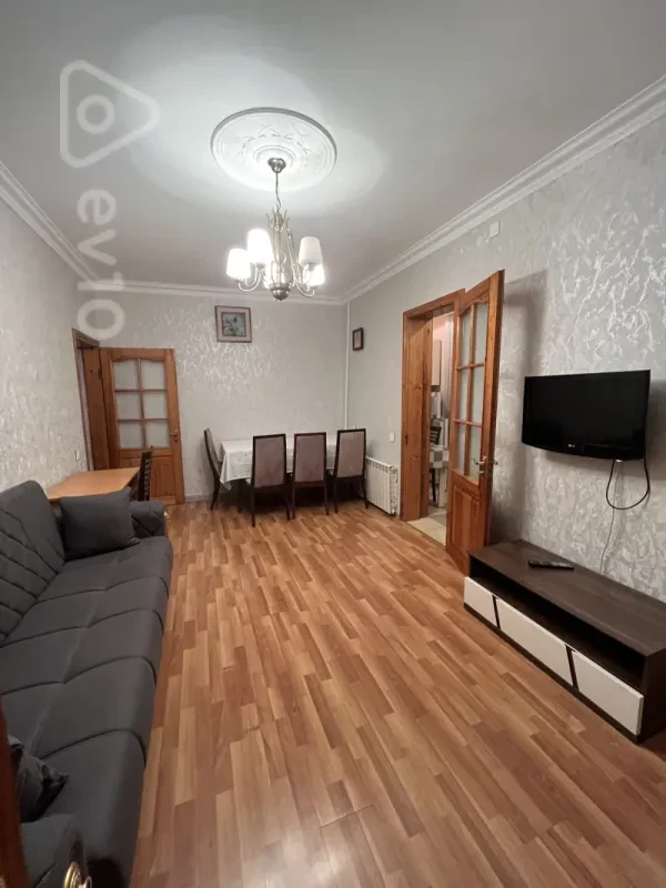 Kirayə verilir 2 otaqlı köhnə tikili 60 m²