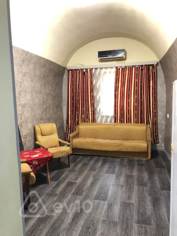 Kirayə verilir 2 otaqlı köhnə tikili 50 m²