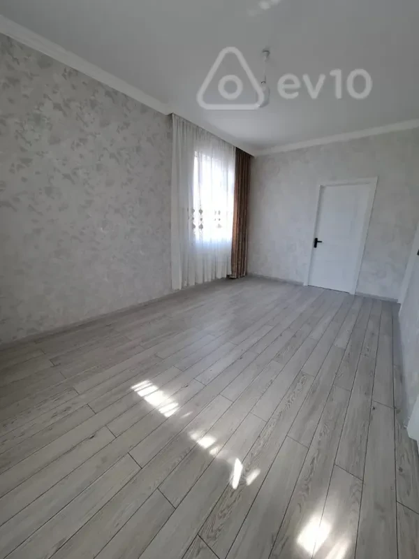 Satılır 2 otaqlı köhnə tikili 42 m²
