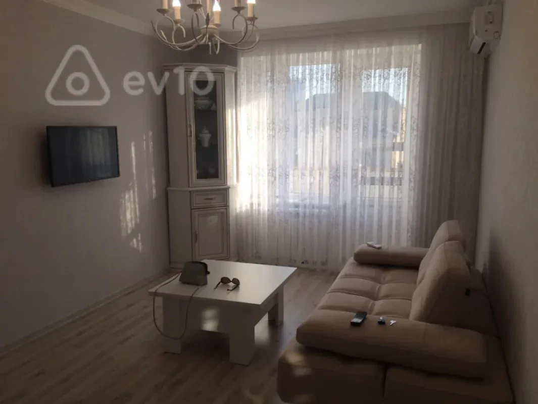 Kirayə verilir 2 otaqlı köhnə tikili 60 m²