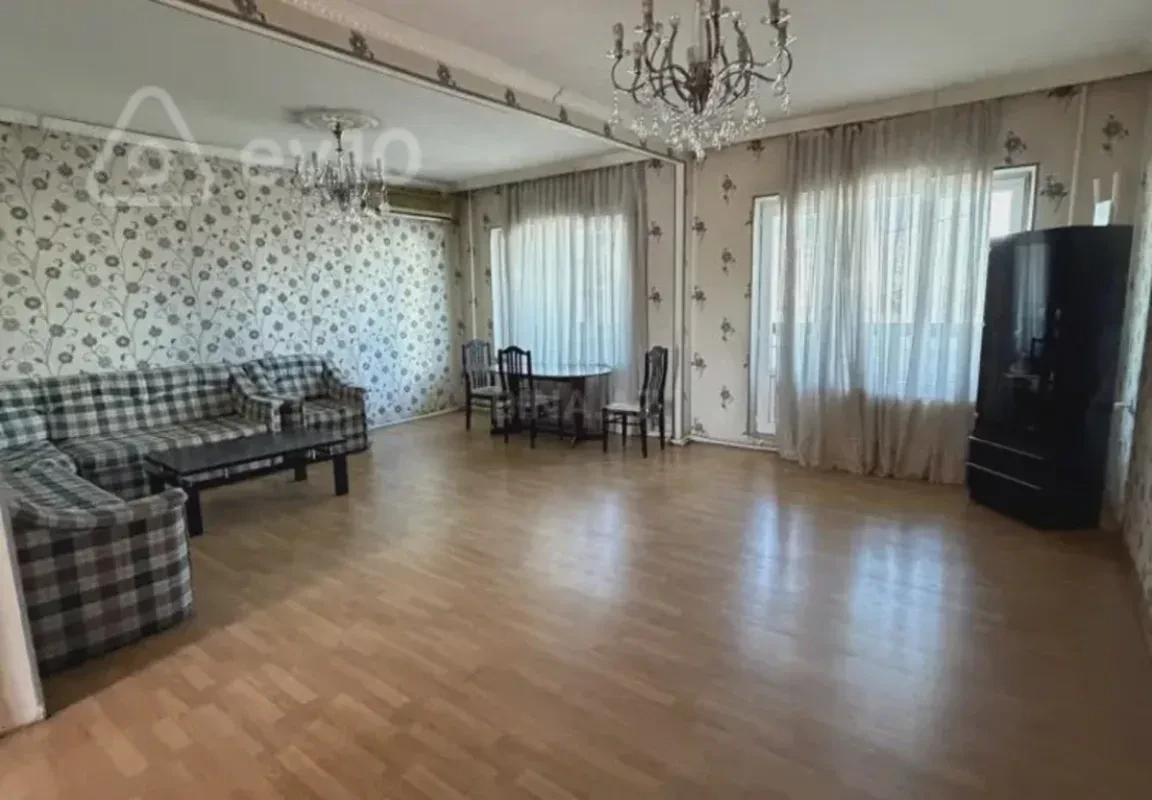 Kirayə verilir 3 otaqlı yeni tikili 140 m²