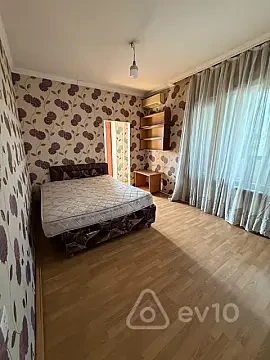 Kirayə verilir 3 otaqlı köhnə tikili 135 m² — Bakı, Yasamal 3 otaq 135.00 m²
