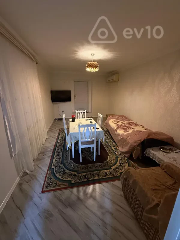 Kirayə verilir 2 otaqlı köhnə tikili 60 m²