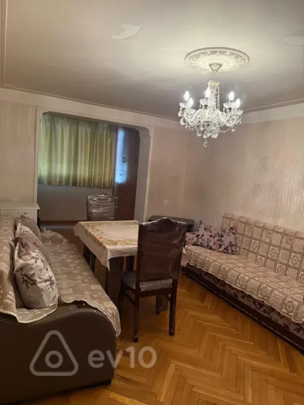 Kirayə verilir 2 otaqlı köhnə tikili 50 m²