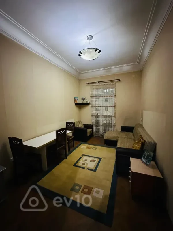 Kirayə verilir 2 otaqlı köhnə tikili 50 m²