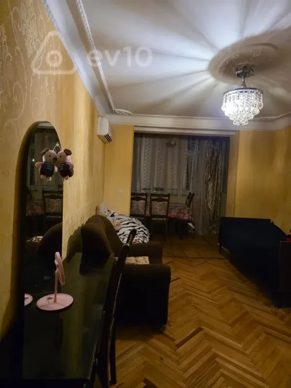 Kirayə verilir 2 otaqlı köhnə tikili 60 m²