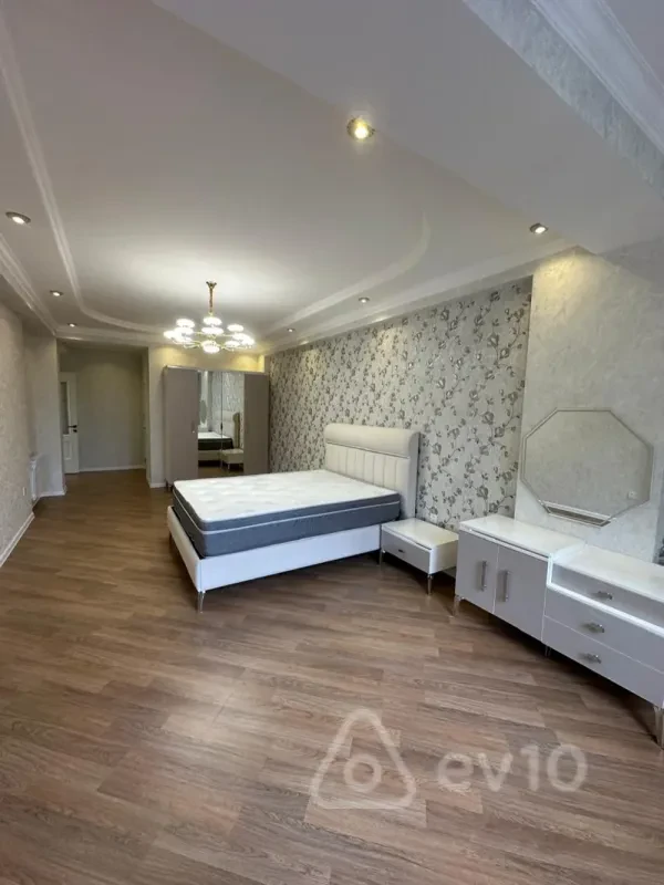 Kirayə verilir 3 otaqlı yeni tikili 150 m²