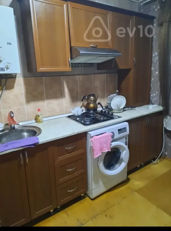 Kirayə verilir 2 otaqlı köhnə tikili 44 m²