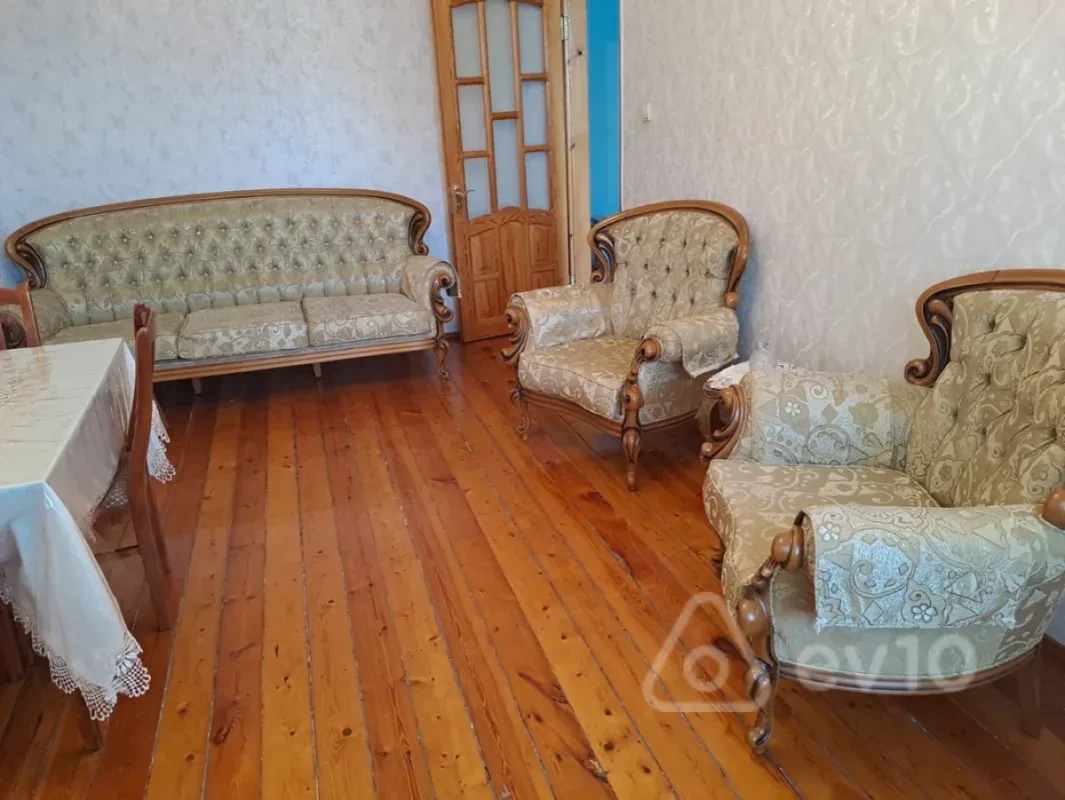 Kirayə verilir 2 otaqlı köhnə tikili 65 m²