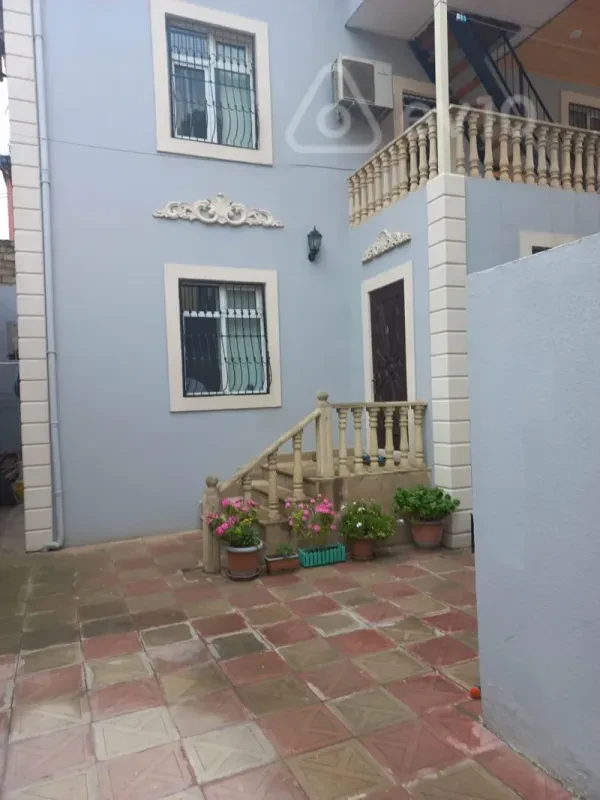 Satılır 6 otaqlı həyət evi 220 m²