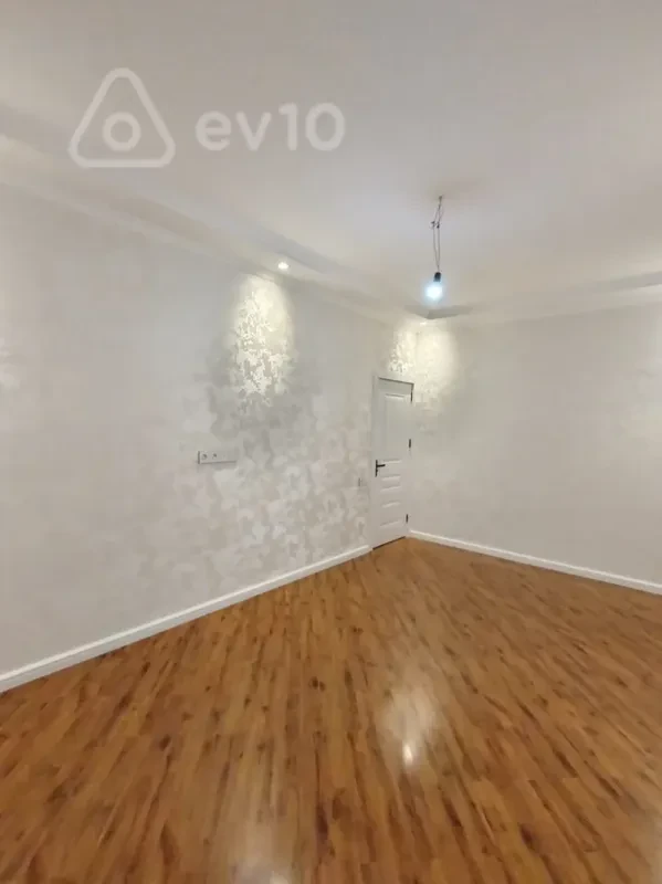 Satılır 2 otaqlı köhnə tikili 65 m²