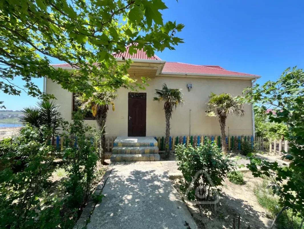 Satılır 6 otaqlı həyət evi 180 m²