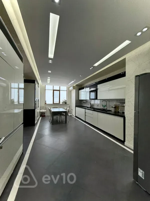 Satılır 3 otaqlı yeni tikili 165 m²