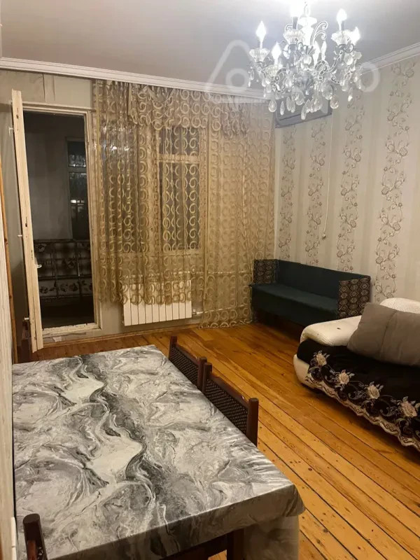Kirayə verilir 2 otaqlı köhnə tikili 65 m²