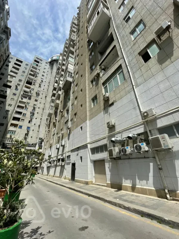 Kirayə verilir mənzil 500 m²