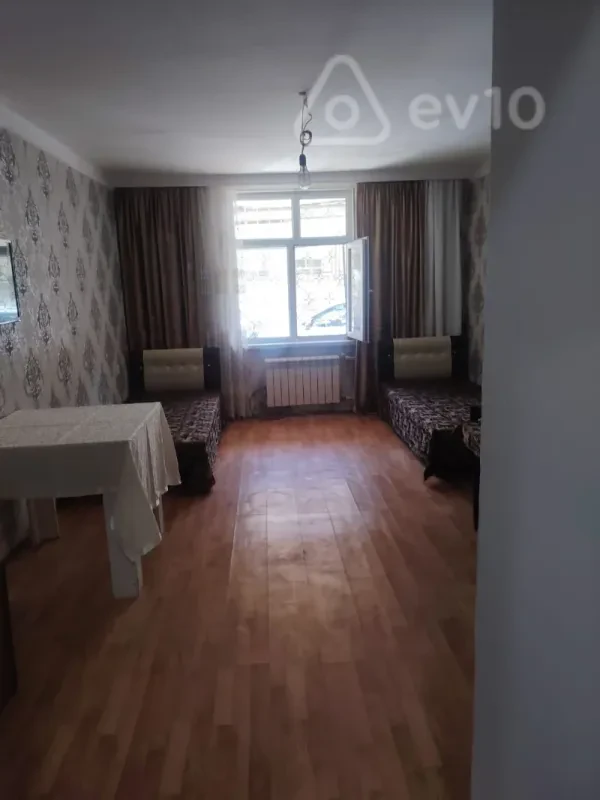 Satılır 1 otaqlı köhnə tikili 30 m²