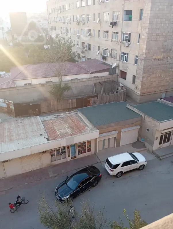 Kirayə verilir 4 otaqlı köhnə tikili 80 m²