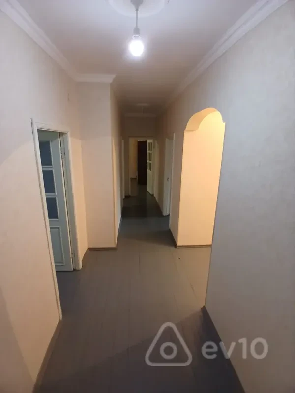 Kirayə verilir 4 otaqlı köhnə tikili 100 m²
