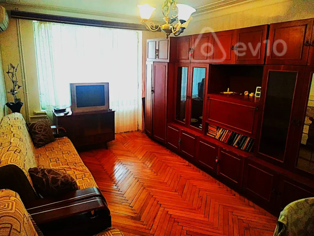 Satılır 2 otaqlı köhnə tikili 45 m²