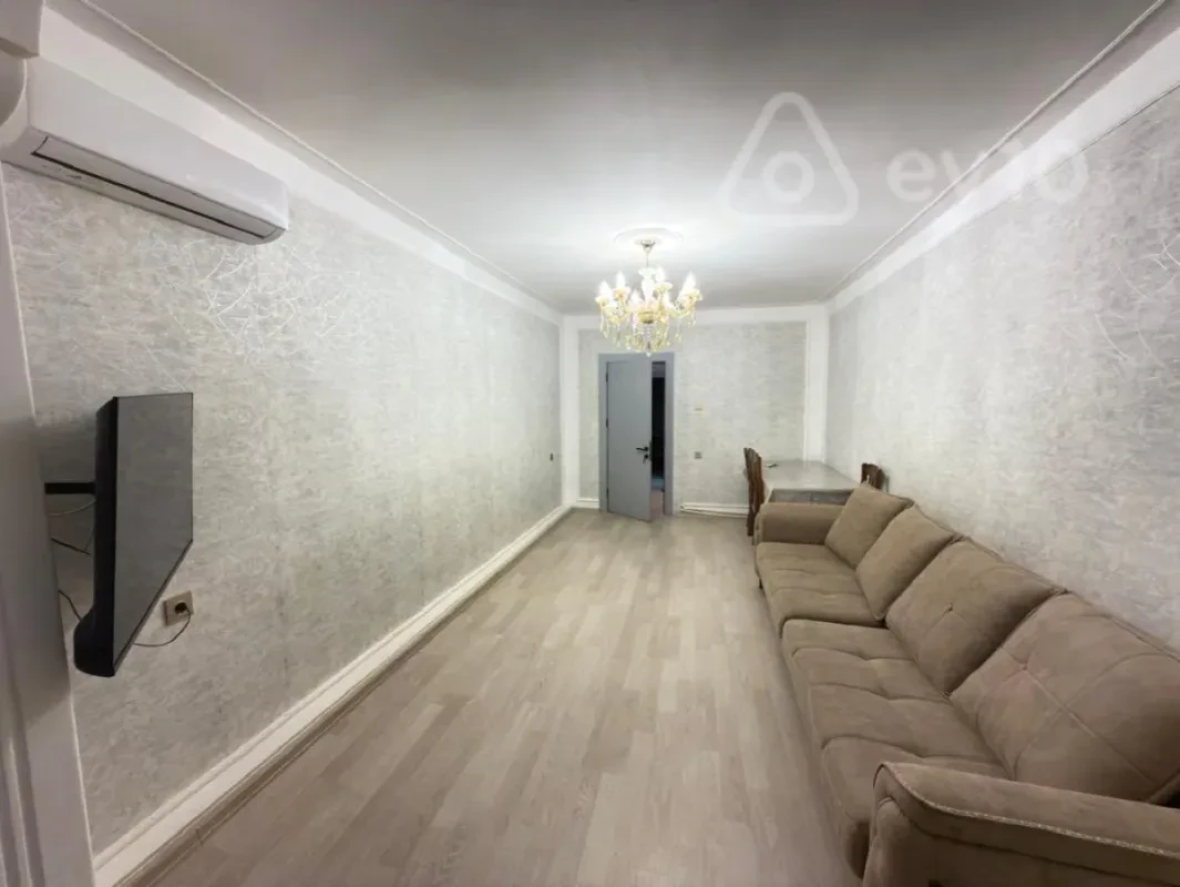Kirayə verilir 2 otaqlı köhnə tikili 55 m²