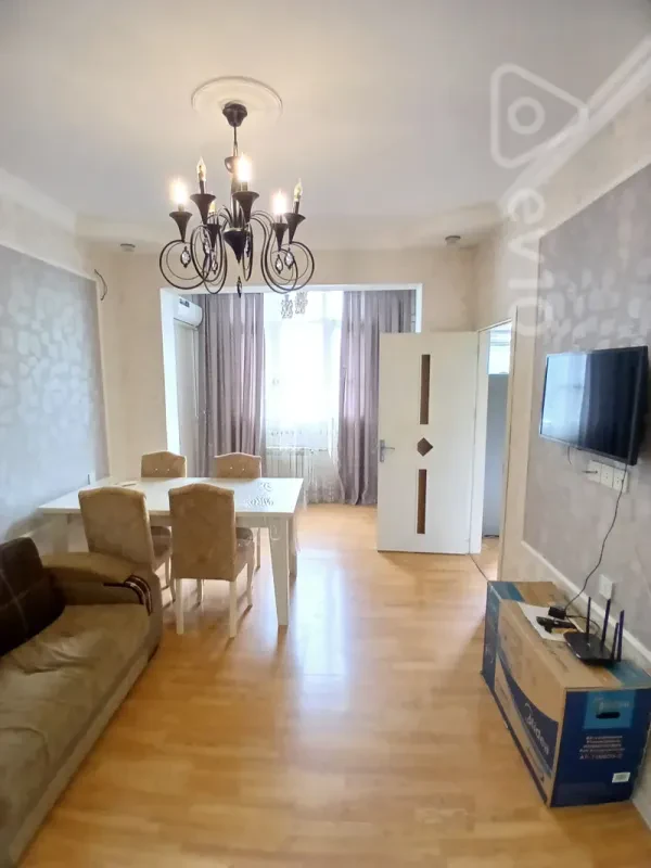 Kirayə verilir 2 otaqlı köhnə tikili 55 m²