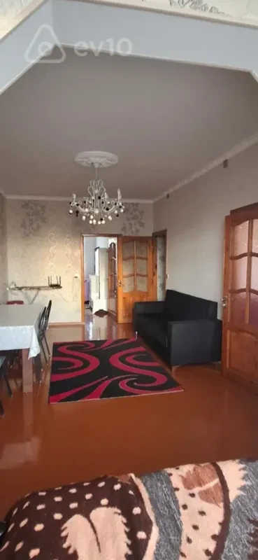 Kirayə verilir 2 otaqlı köhnə tikili 55 m²