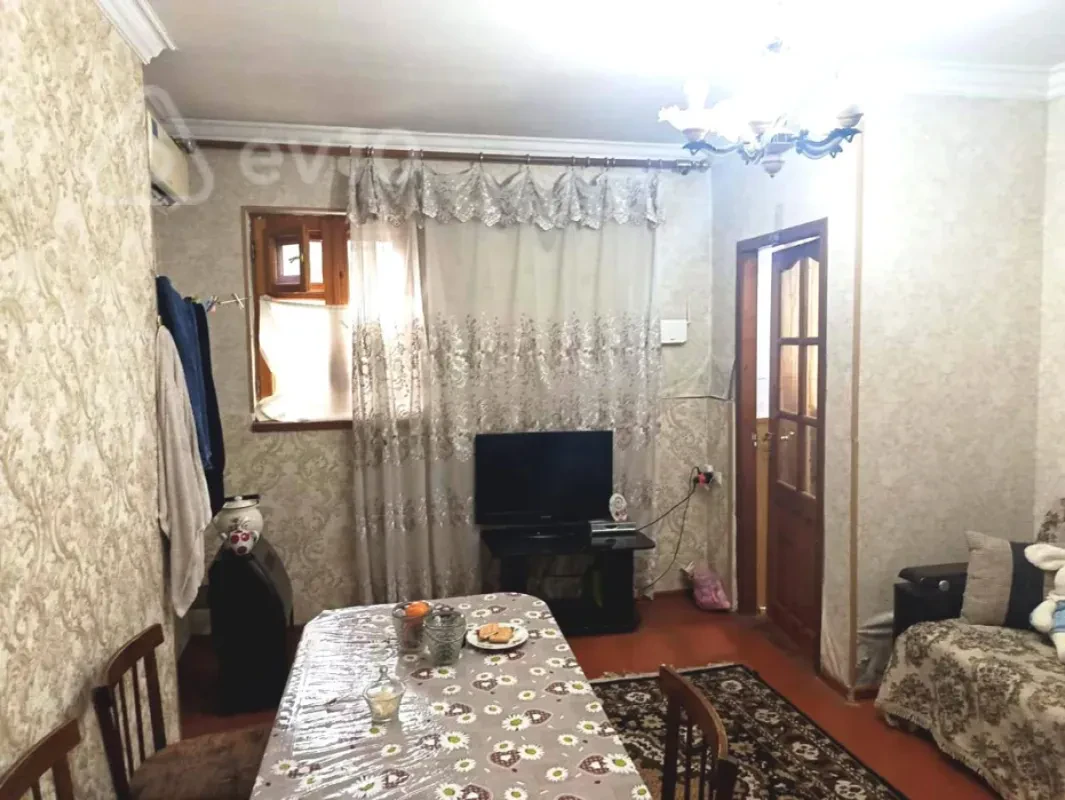 Kirayə verilir 2 otaqlı köhnə tikili 50 m²