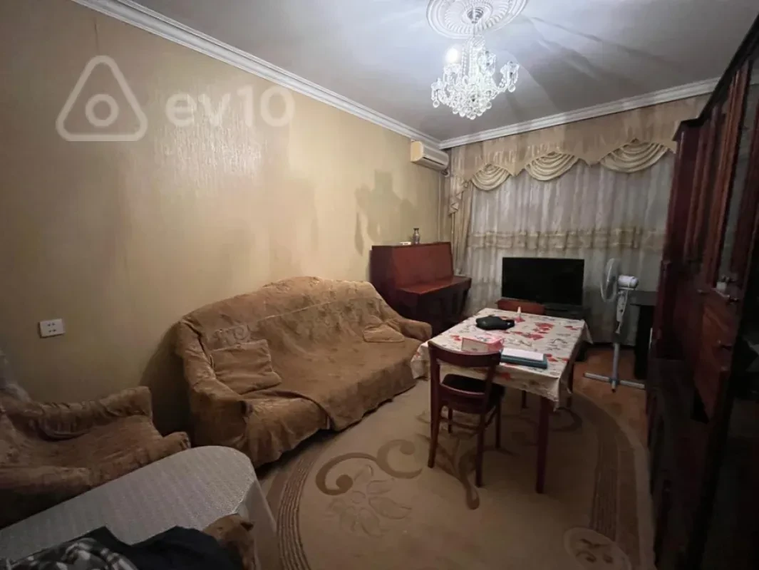 Kirayə verilir 2 otaqlı köhnə tikili 67 m²
