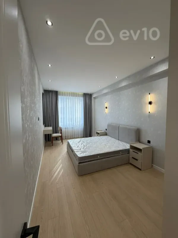 Kirayə verilir 4 otaqlı yeni tikili 130 m²
