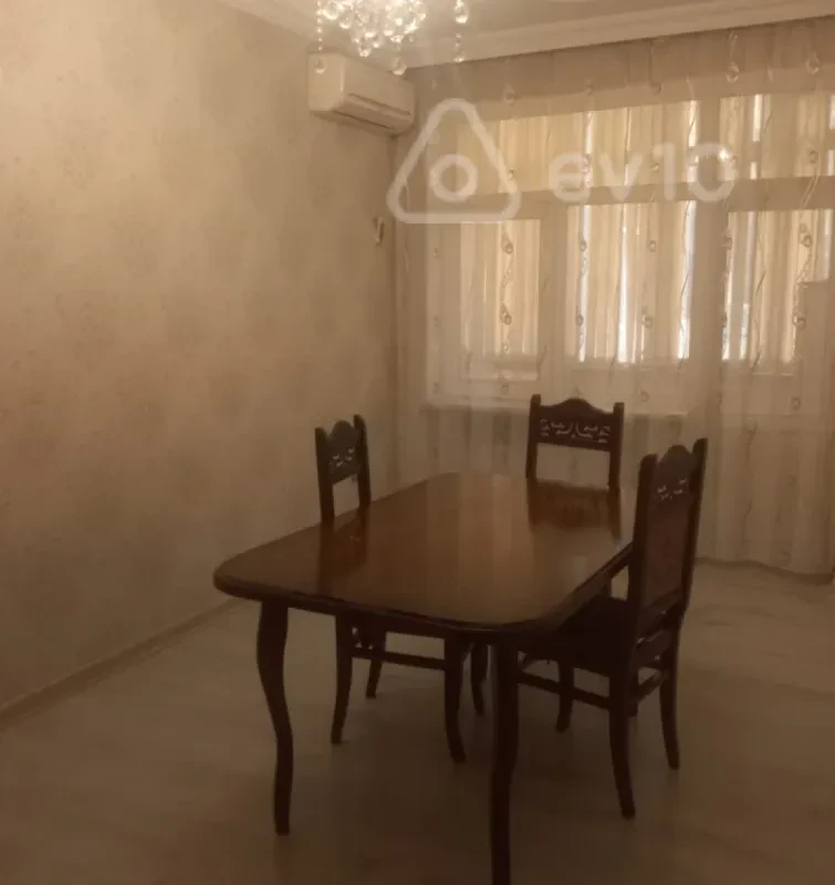 Kirayə verilir 2 otaqlı köhnə tikili 48 m²