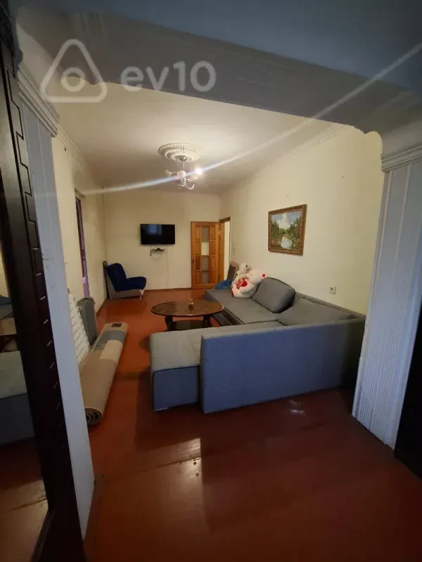Satılır 2 otaqlı köhnə tikili 50 m²