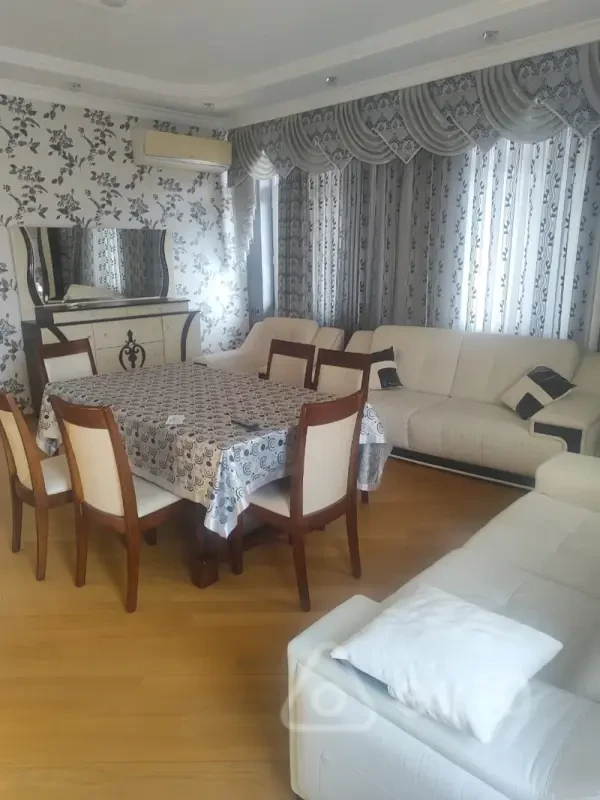 Kirayə verilir 3 otaqlı yeni tikili 135 m²