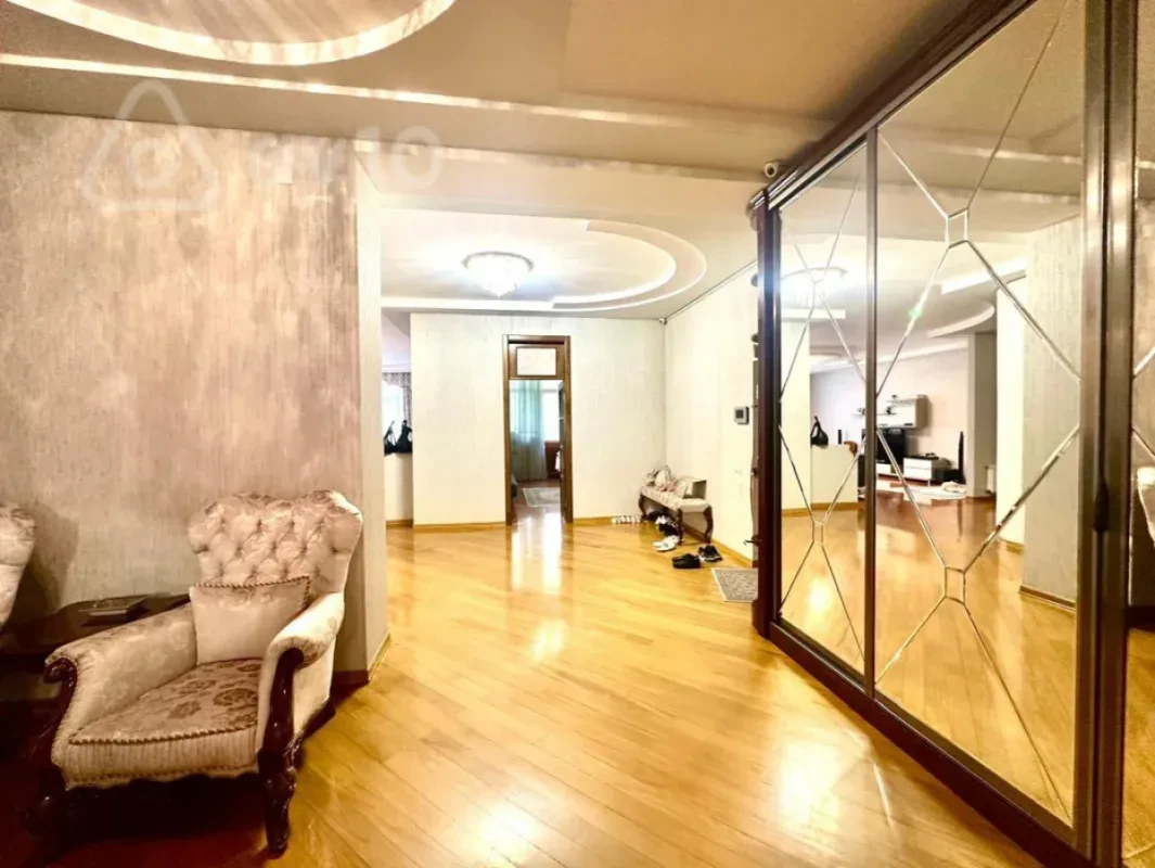 Satılır 7 otaqlı yeni tikili 360 m²
