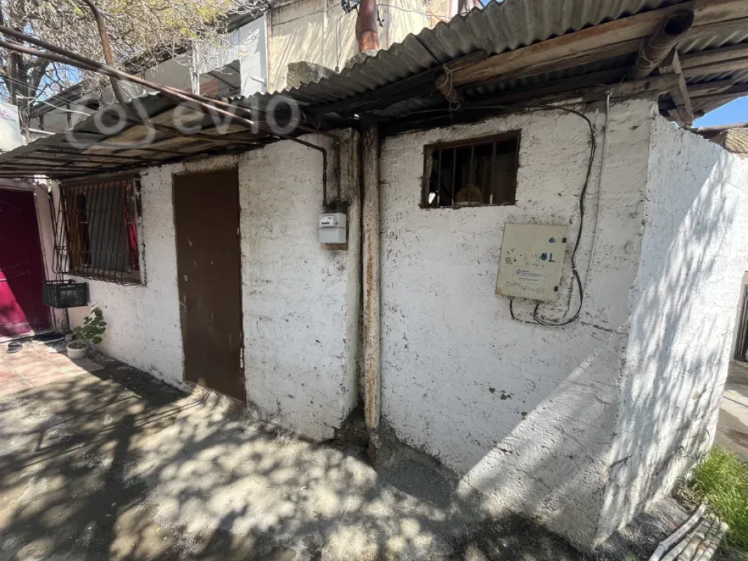 Satılır 2 otaqlı köhnə tikili 150 m²