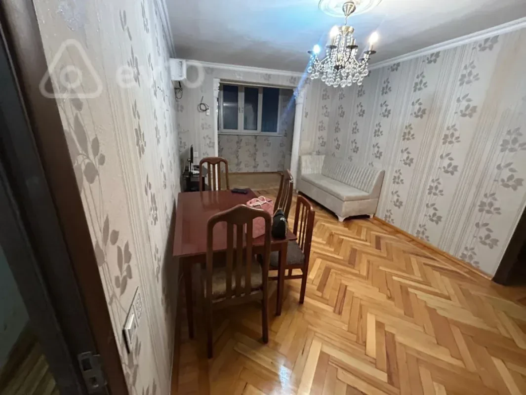 Kirayə verilir 2 otaqlı köhnə tikili 60 m²