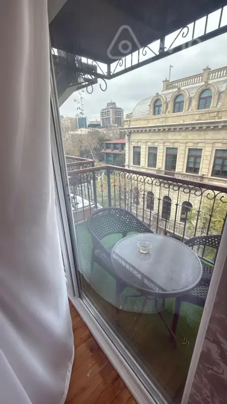 Kirayə verilir 3 otaqlı köhnə tikili 90 m²