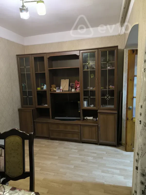 Kirayə verilir 2 otaqlı köhnə tikili 30 m²