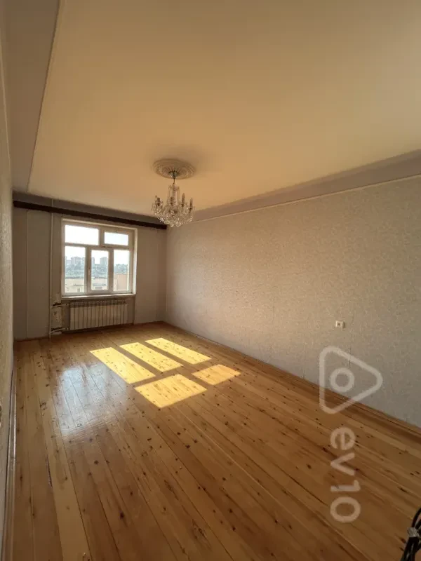 Satılır 2 otaqlı köhnə tikili 60 m²